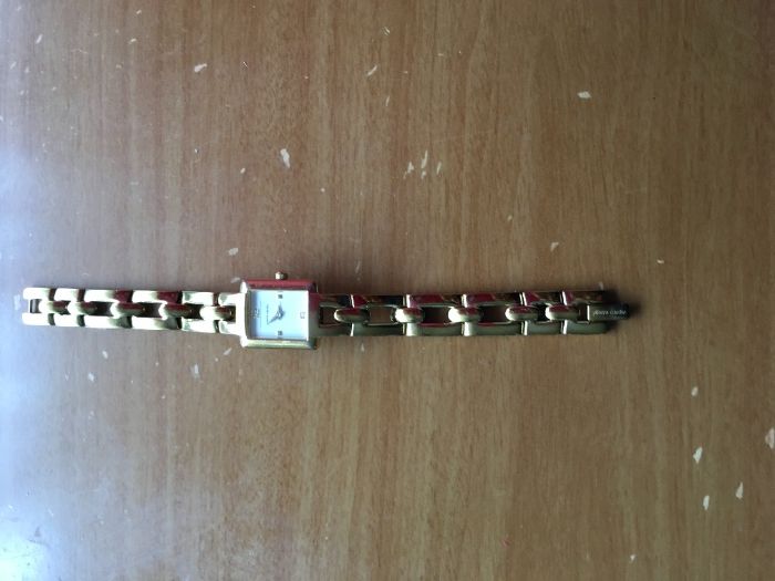 Златист часовник Pierre Cardin