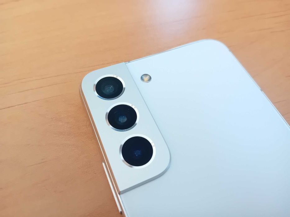 Samsung Galaxy S22 dual бял