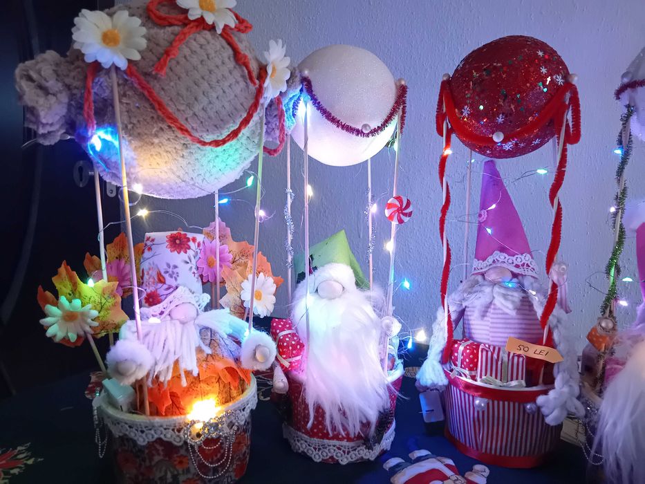 Decorațiuni si jucării de Crăciun la prețuri de poveste