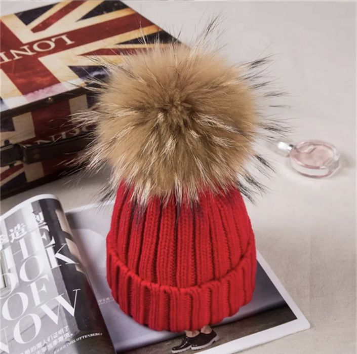 дамска шапка зимна голям естествен пух лисица тик так копче и се сваля