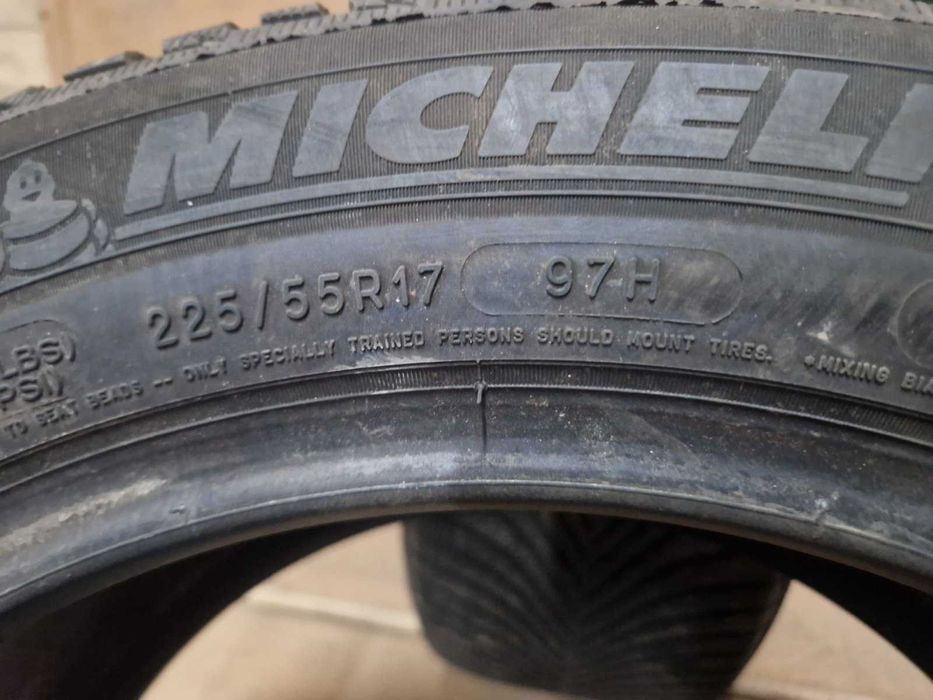 2 Michelin R17 225/55
зимни гуми
DOT2117