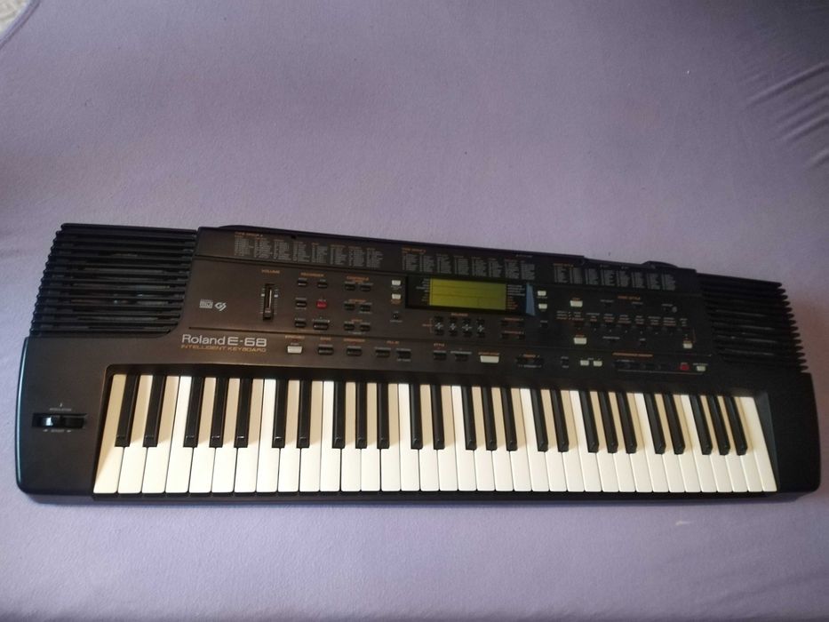 Roland E 68 Йоника електронно пиано - Отлично състояние ! + Калъфка