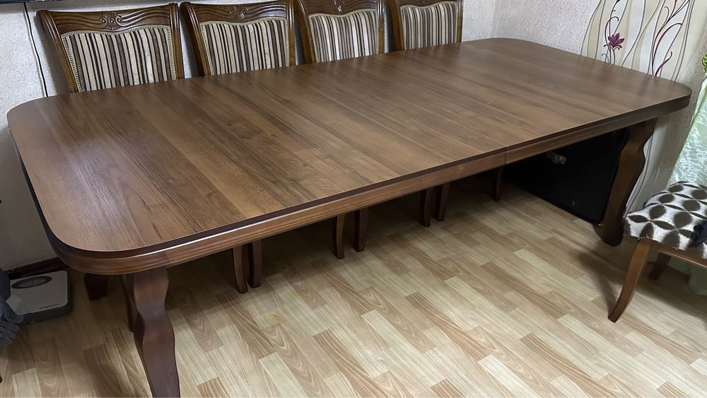 Стол для гостиной