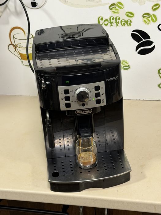 Кафемашина кафе автомат delonghi magnifica S с гаранция