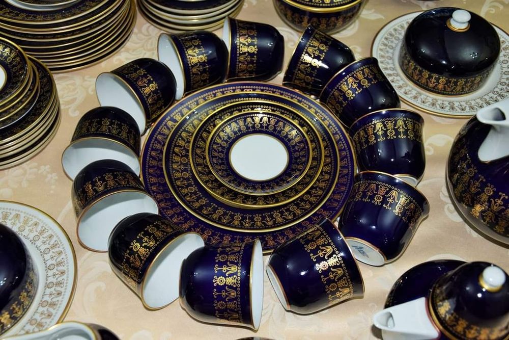 ПРОДАЕТСЯ Столово-чайный сервиз на 12 персон. Кобальт. 125 предметов.