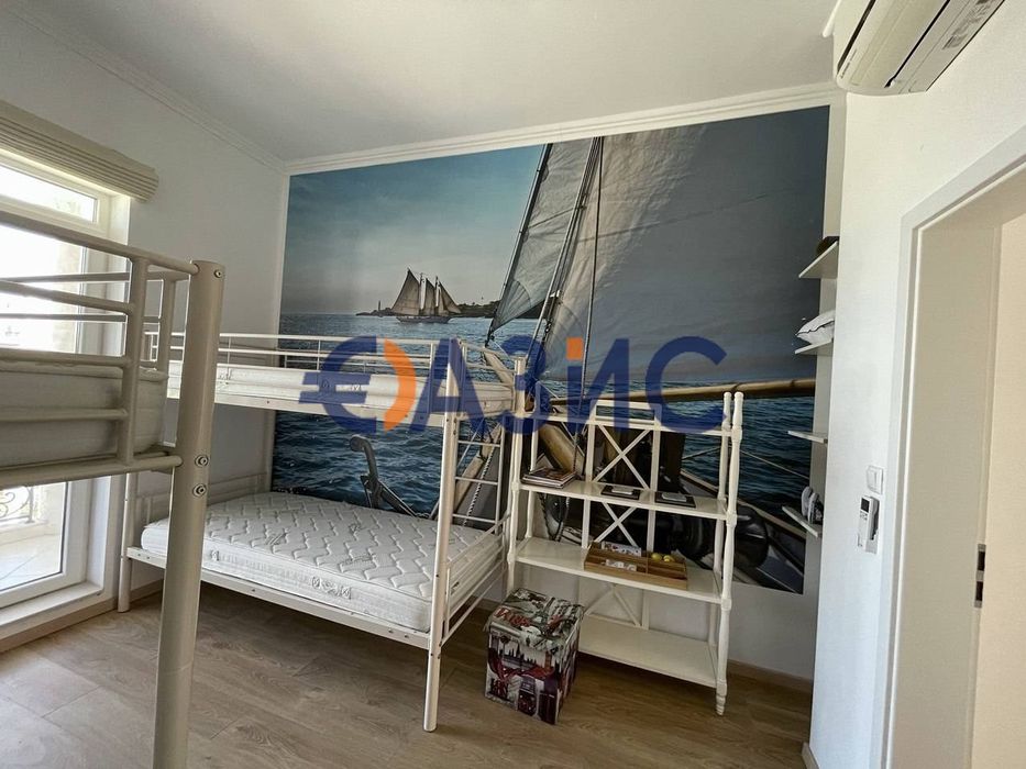 Луксозна триетажна къща край морето в комплекс "Олимпия", Созопол,