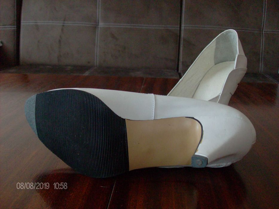 Дамски бели обувки, подходящи за сватбени тържества