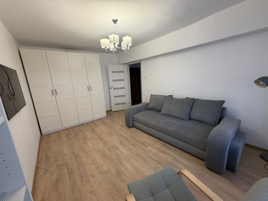 Vânzare apartament 3 camere  etaj 1
