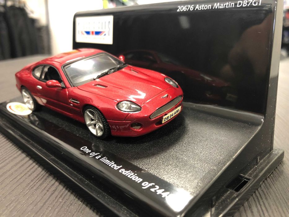 Оригинален Колекционерски модел  количкa ASTON MARTIN DB7 GT 1:43