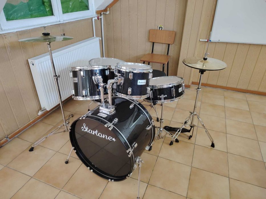 Set de tobe Startone, complet, în stare foarte bună.