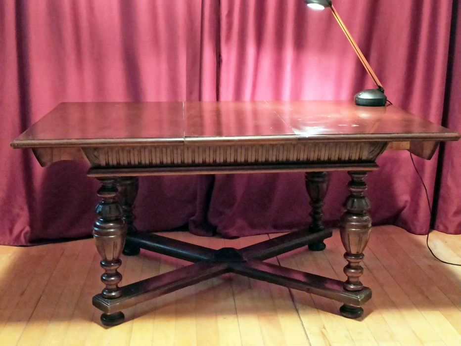 Masa veche Extensibila din lemn masiv , fara cari