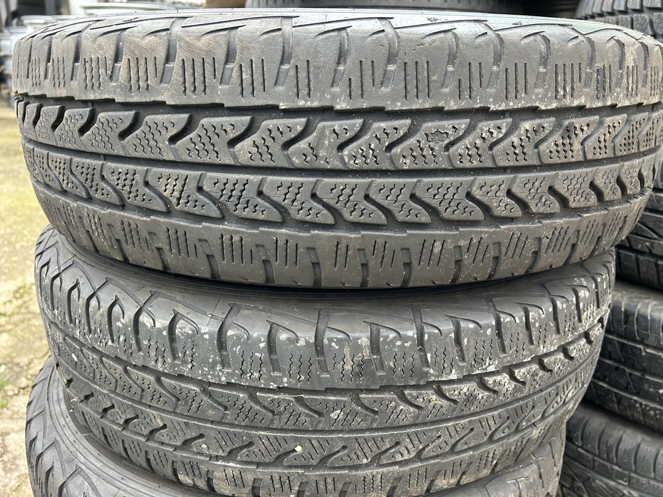 4 зимни гуми goodyear за бус 205 75 16c