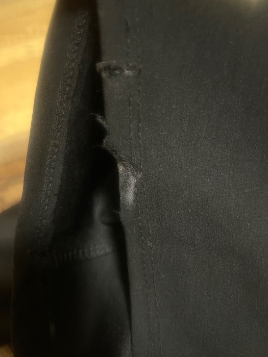 Черен гащеризон с пера