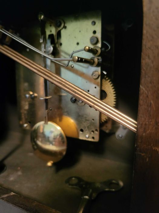 Стар античен часовник