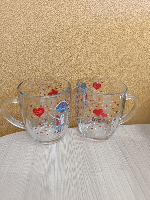 Продам две кружки ,стекло
