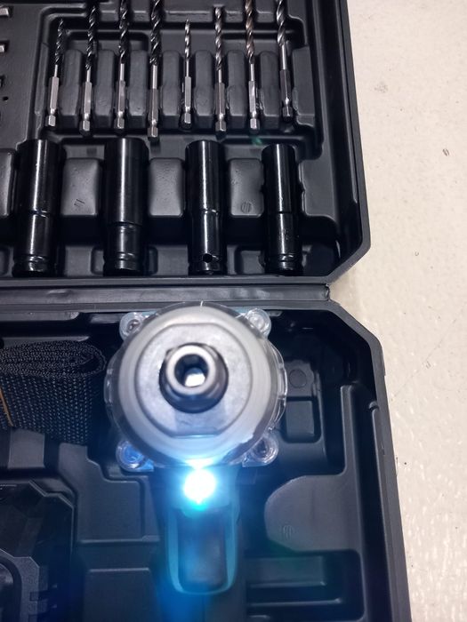 Pistol impact/înșurubat cu 2 acumulatori și cap de 1/2