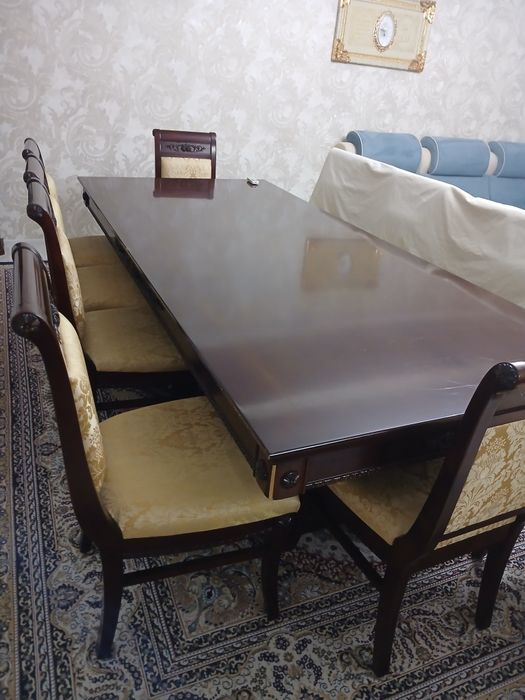 Продается стол и стулья