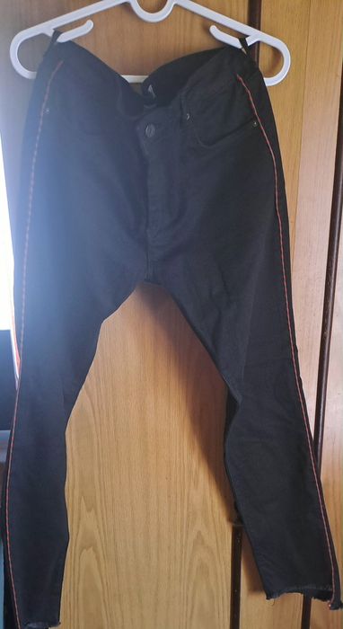 Дамски черни дънки.