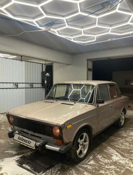 LADA - ВАЗ 2106.