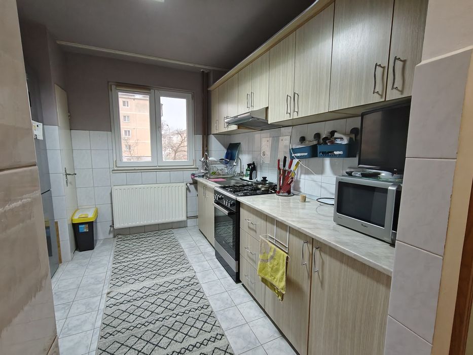Proprietar, vând apartament 3 camere, Rogerius (zona Pietei), Etaj 1