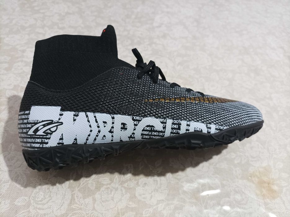 Бутсы футбольные