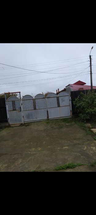 Vind casă plus curte de locuit