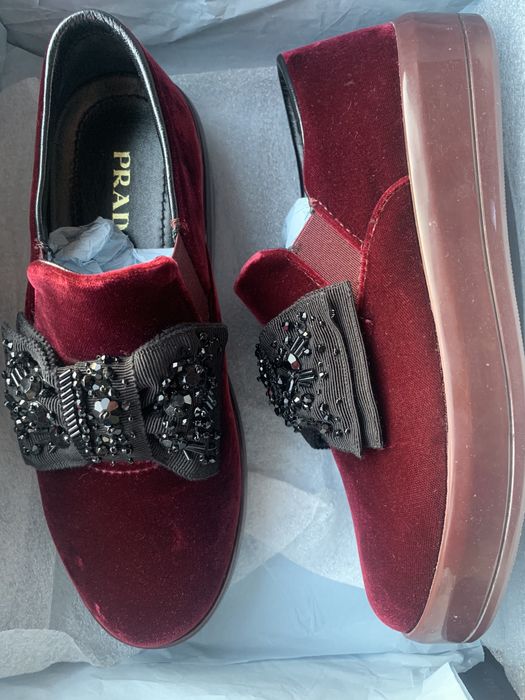 Дамски кадифени обувки Prada