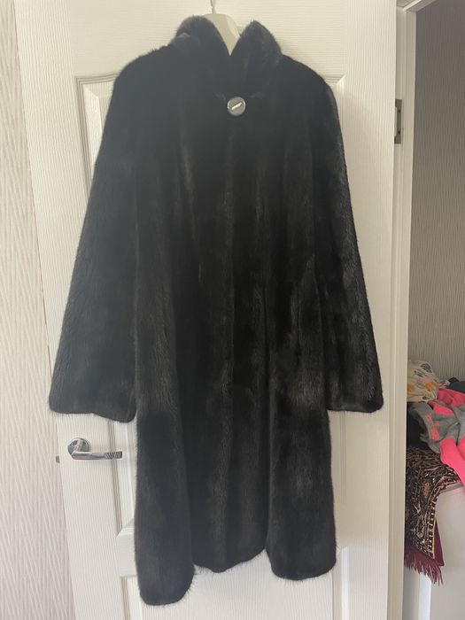 Продам норковую черную шубу