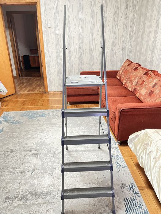 Срочно продам стремянку