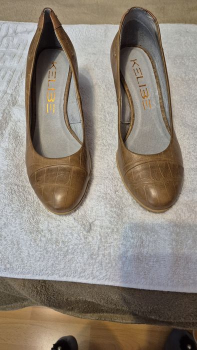 Vand pantofi noi piele naturala