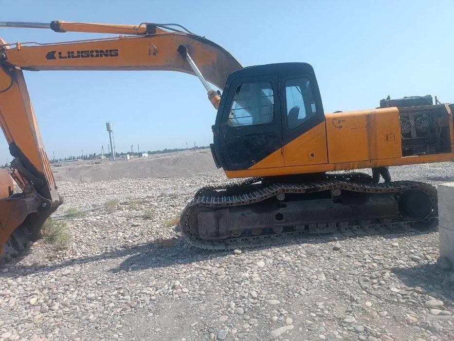 Продаётся экскаватор гусеничный