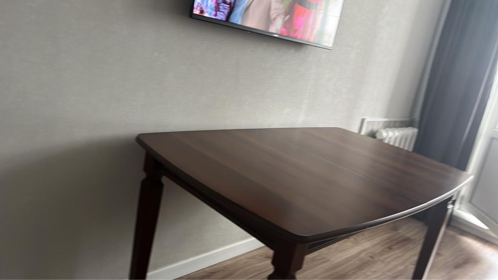 Продам б/у  стол в хорошем состоянии