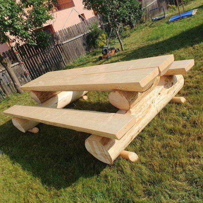 Masă lemn rotund, mobilier gradina,căsuțe, locuri de joacă