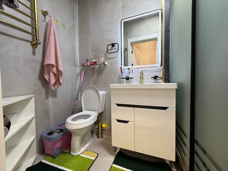 Продается квартира Юнусобод 8кв 4/2/10