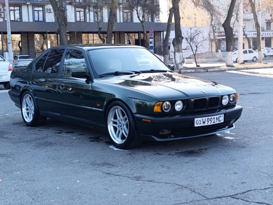 BMW E34 автомат машина в идеалном состаяние