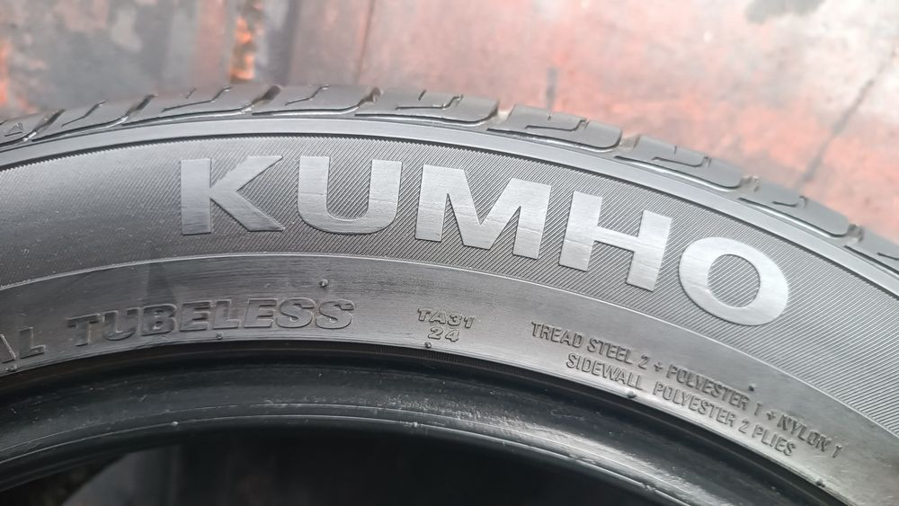 225/45/17  Kumho