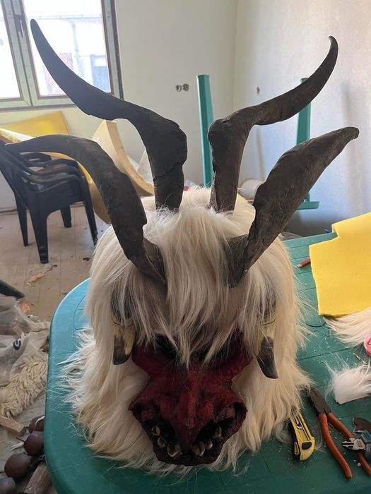 Кукерски маски, ръчна изработка