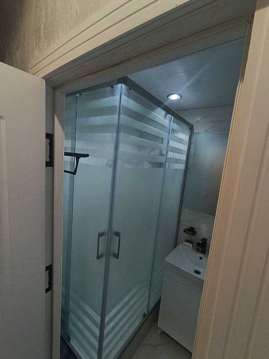 3 xonali yevro remont kvartira Medgaradokda sotiladi