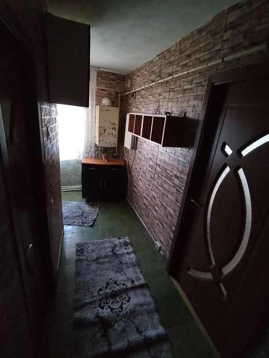 Garsonieră mobilată, 27 mp, centrală proprie – Costești, Str. Biserica Nouă 33000€