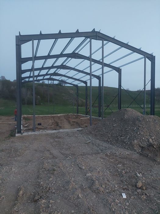Confectionam livram si montam structurii hale metalice