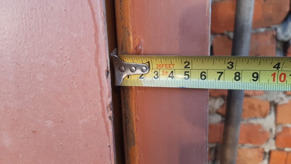 Дверь железная .