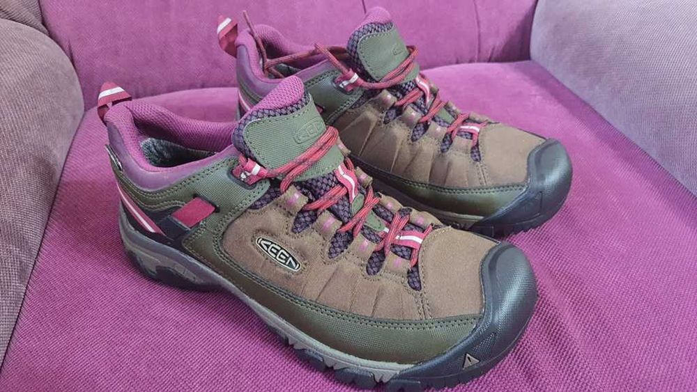 Pantofi trekking KEEN Targhee Waterproof Canteen/Grape marimea 40-40,5