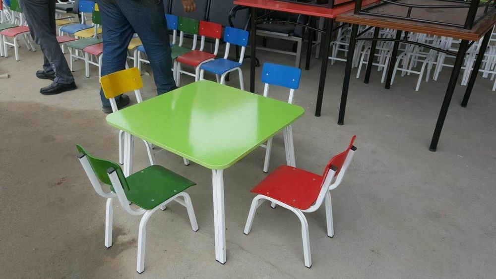 Yangicha stol stullar