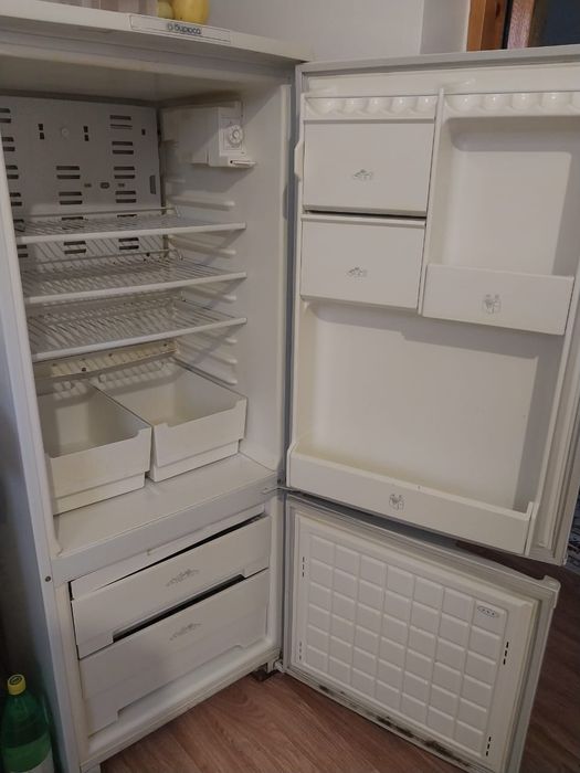 Холодильник Бирюса