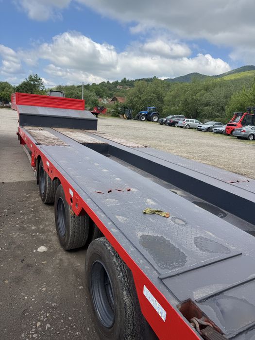 Trailer Fliegl cu rampe hidraulice