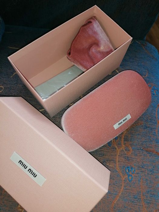 Абсолютно НОВИ слънчеви очила MIU MIU  с Гаранция !