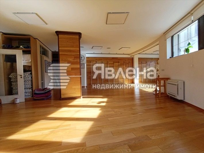 Продава се Многостаен апартамент в Варна, Бриз - 177 кв.м за 2232 €/кв.м - Снимка #3