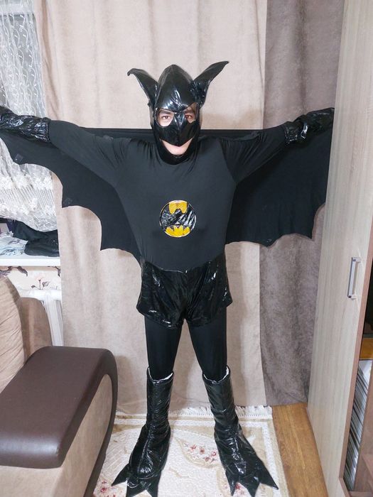 Продам костюм бетмона