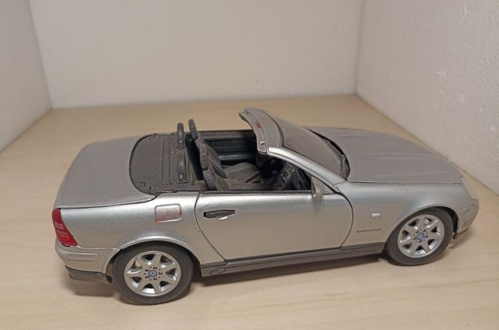 Scara 1:18 maisto Mercedes