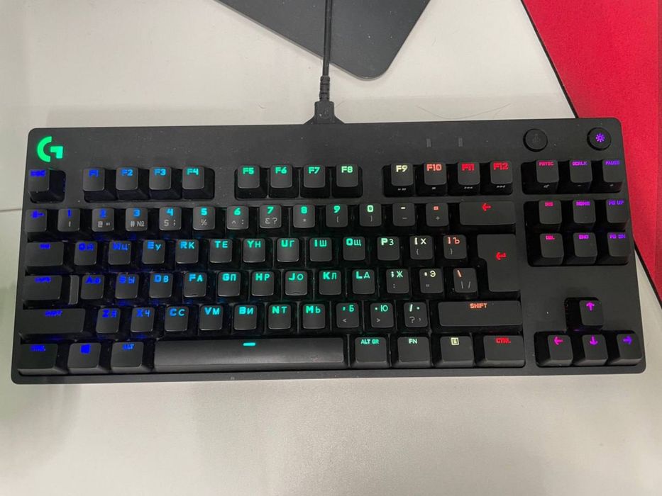 Продаю клавиатуру Logitech G Pro